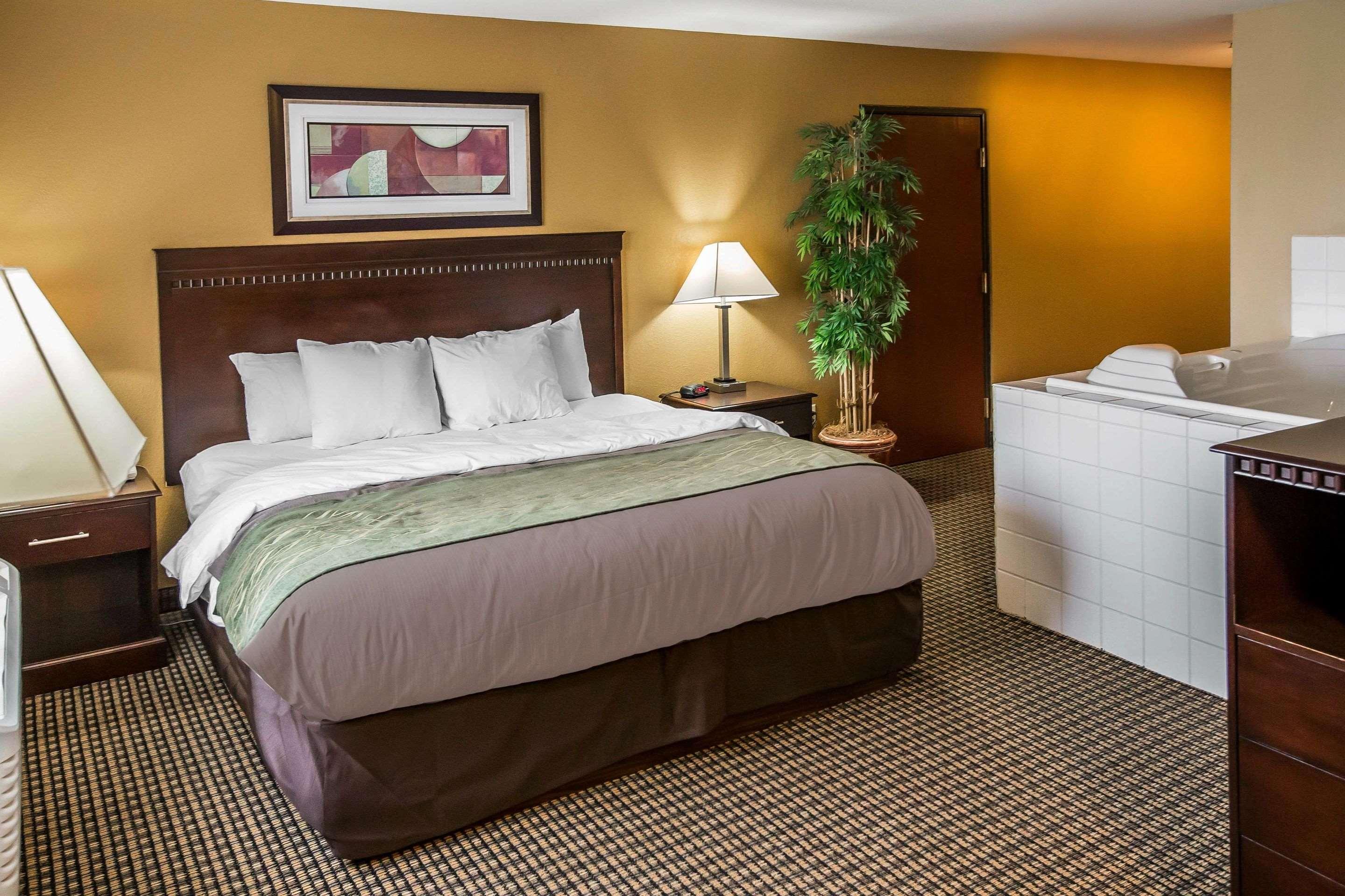 Econo Lodge Inn&Suites Monroe Buitenkant foto