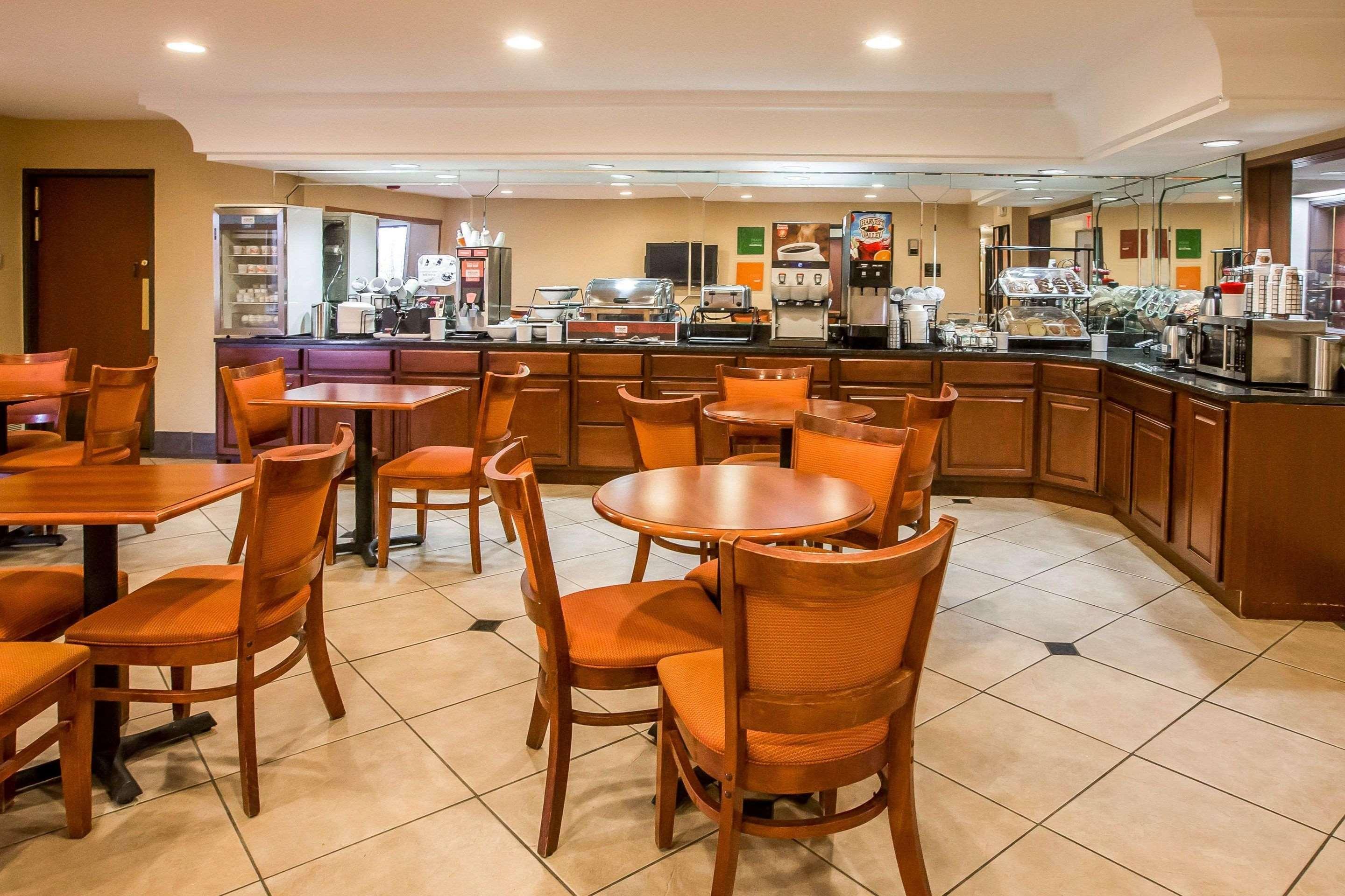 Econo Lodge Inn&Suites Monroe Buitenkant foto