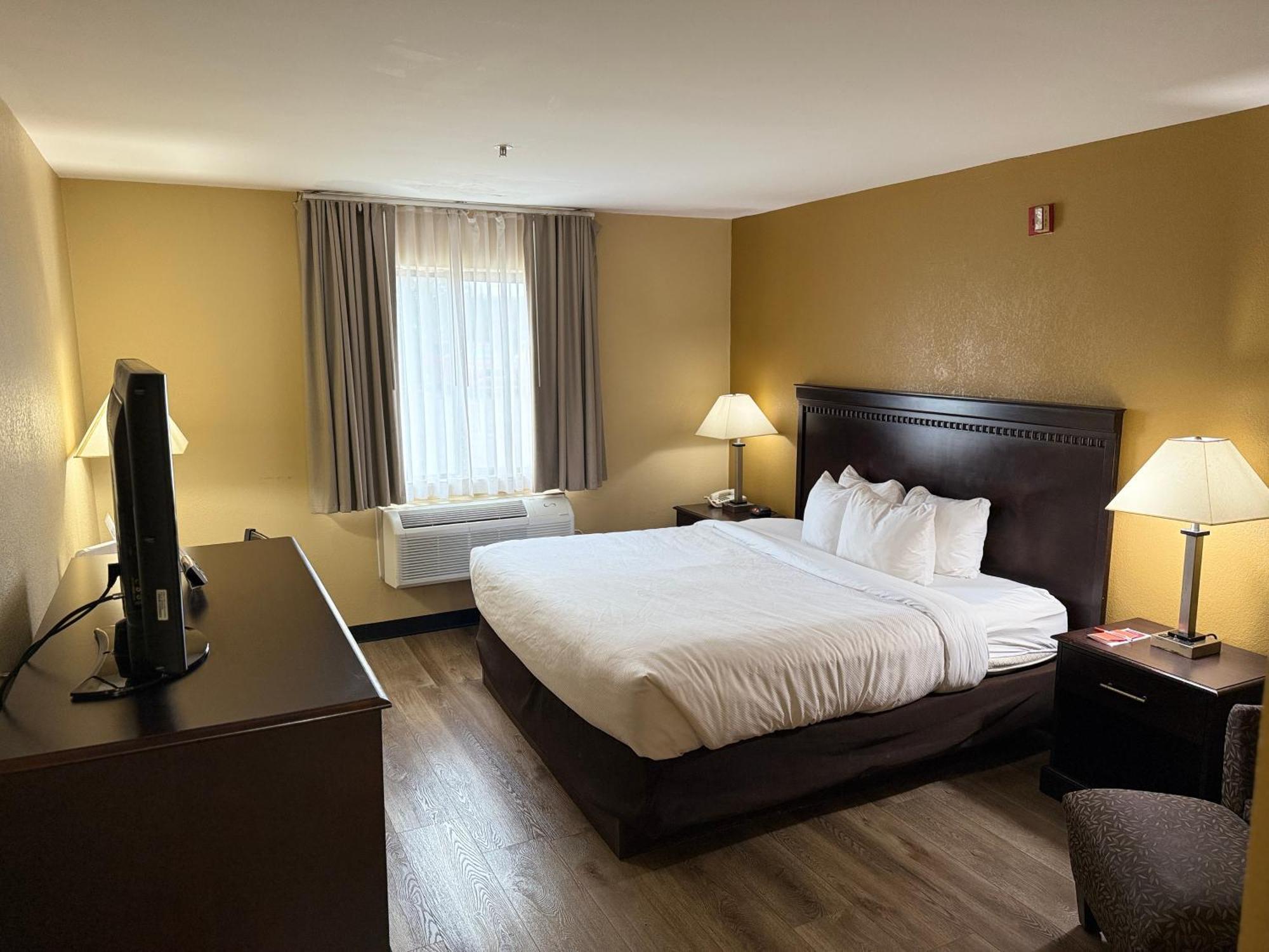 Econo Lodge Inn&Suites Monroe Buitenkant foto