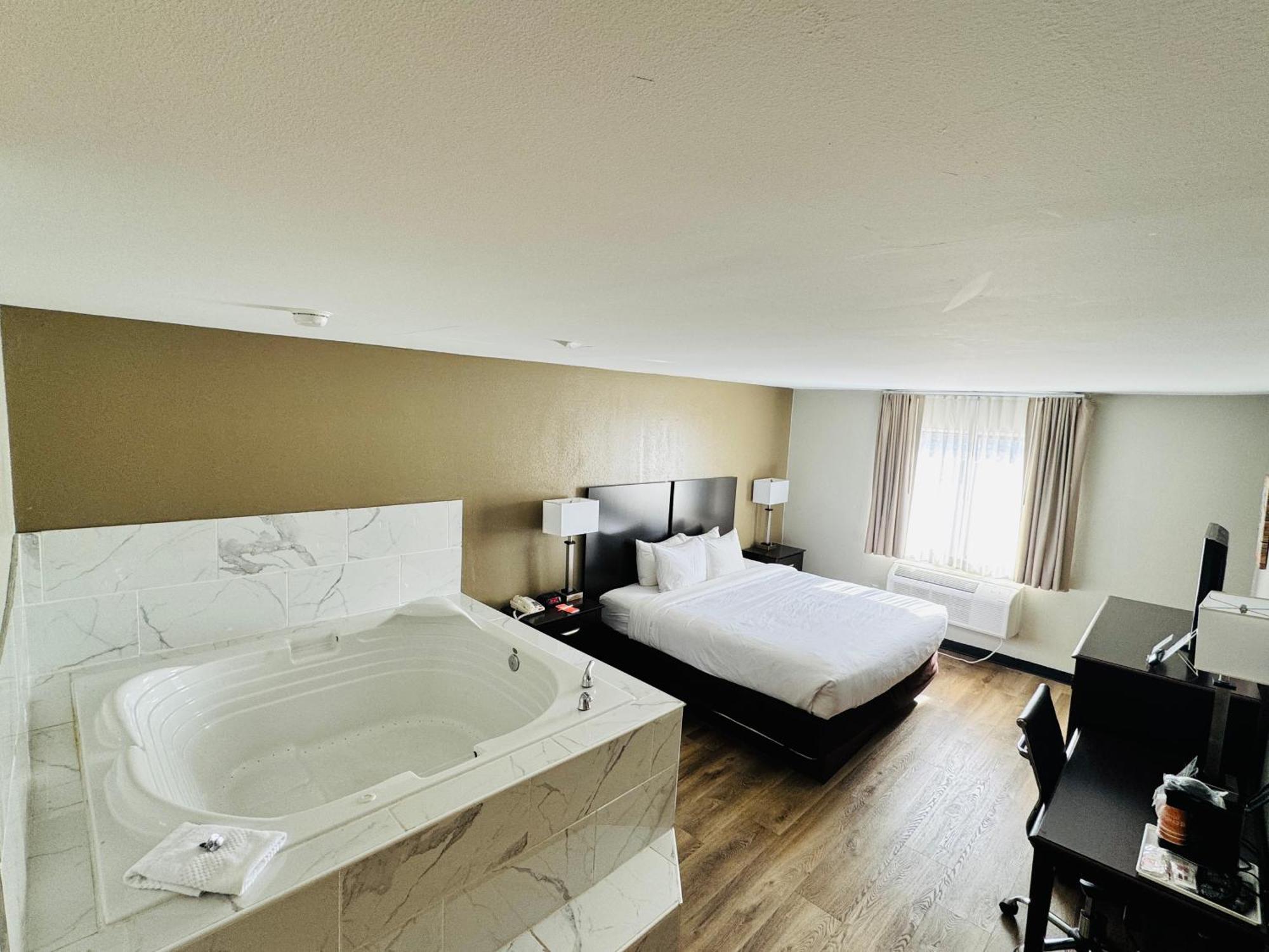 Econo Lodge Inn&Suites Monroe Buitenkant foto