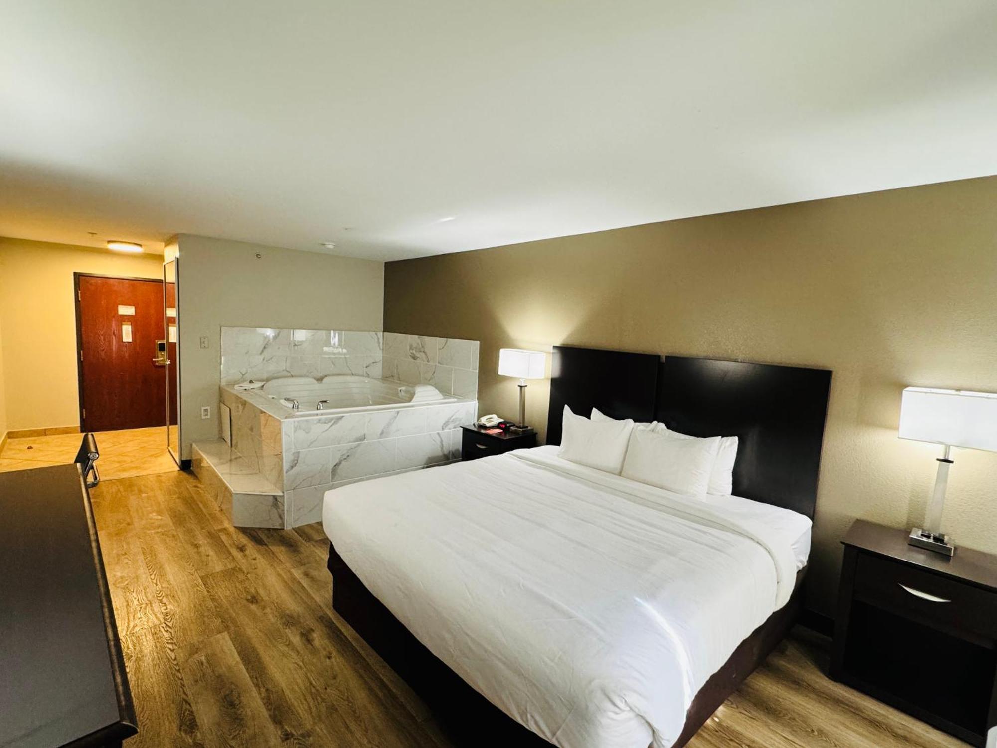 Econo Lodge Inn&Suites Monroe Buitenkant foto