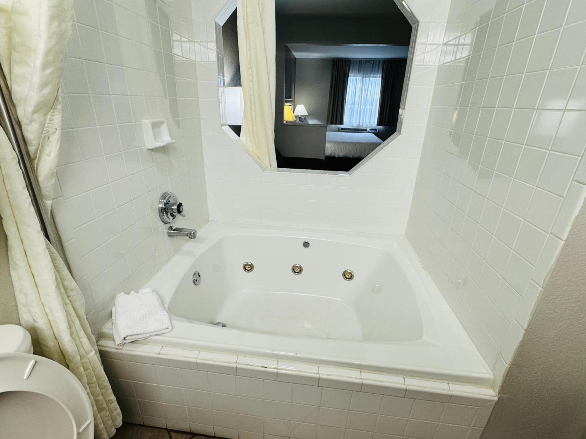 Econo Lodge Inn&Suites Monroe Buitenkant foto