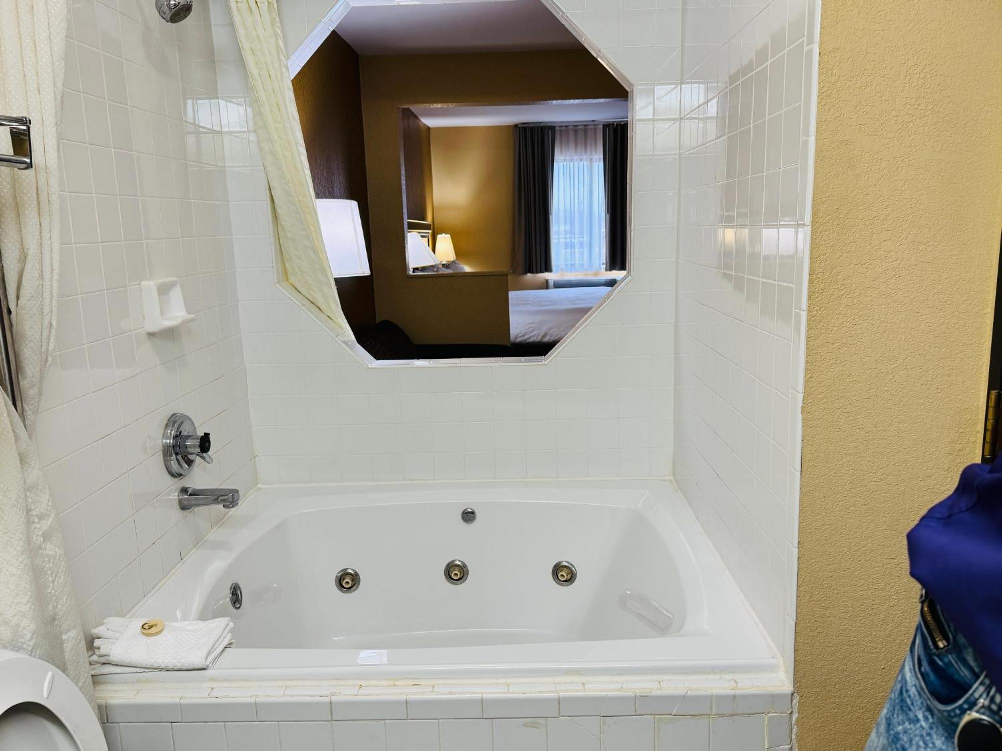Econo Lodge Inn&Suites Monroe Buitenkant foto